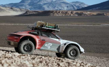 特殊的4x4保时捷911攀登火山