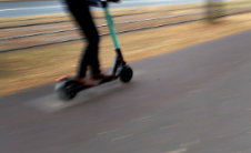 研究人员测试电动滑板车声音以帮助减少撞车次数