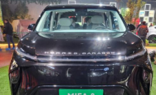 名爵MIFA 9电动MPV亮相