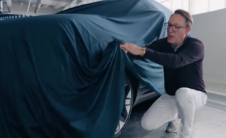 福特在发布前戏弄其泄露的电动SUV