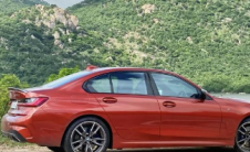 BMW X1 75L升级享受驾驶轿车的乐趣还是选择 SUV