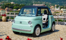 菲亚特TOPOLINO是一款适合城市出行的超小型电动汽车