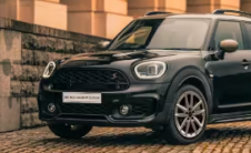 MINI推出了一款基于Countryman Cooper S JCW打造的新款Shadow Edition