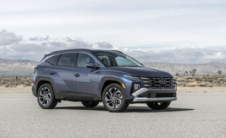 现代汽车在纽约国际车展上展示更智能性能更强大的2025款Tucson SUV