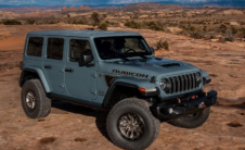 2025 款 Jeep Wrangler 392 搭载 HEMI 发动机
