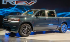 2025款Ram 1500 REV电动卡车目标续航里程为500英里