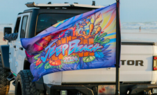 吉普4x4在代托纳海滩吉普海滩游行期间行驶10英里